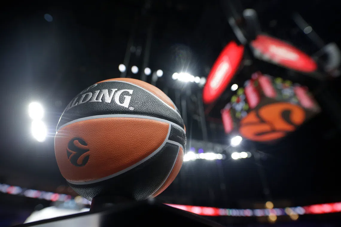 FILE PHOTO: Basketball - Euroleague Third Place Play Off - Olimpia Milano v CSKA Moscow - Lanxess Arena, Cologne, Germany - May 30, 2021 General view of the match ball REUTERS/Thilo Schmuelgen/File Photo