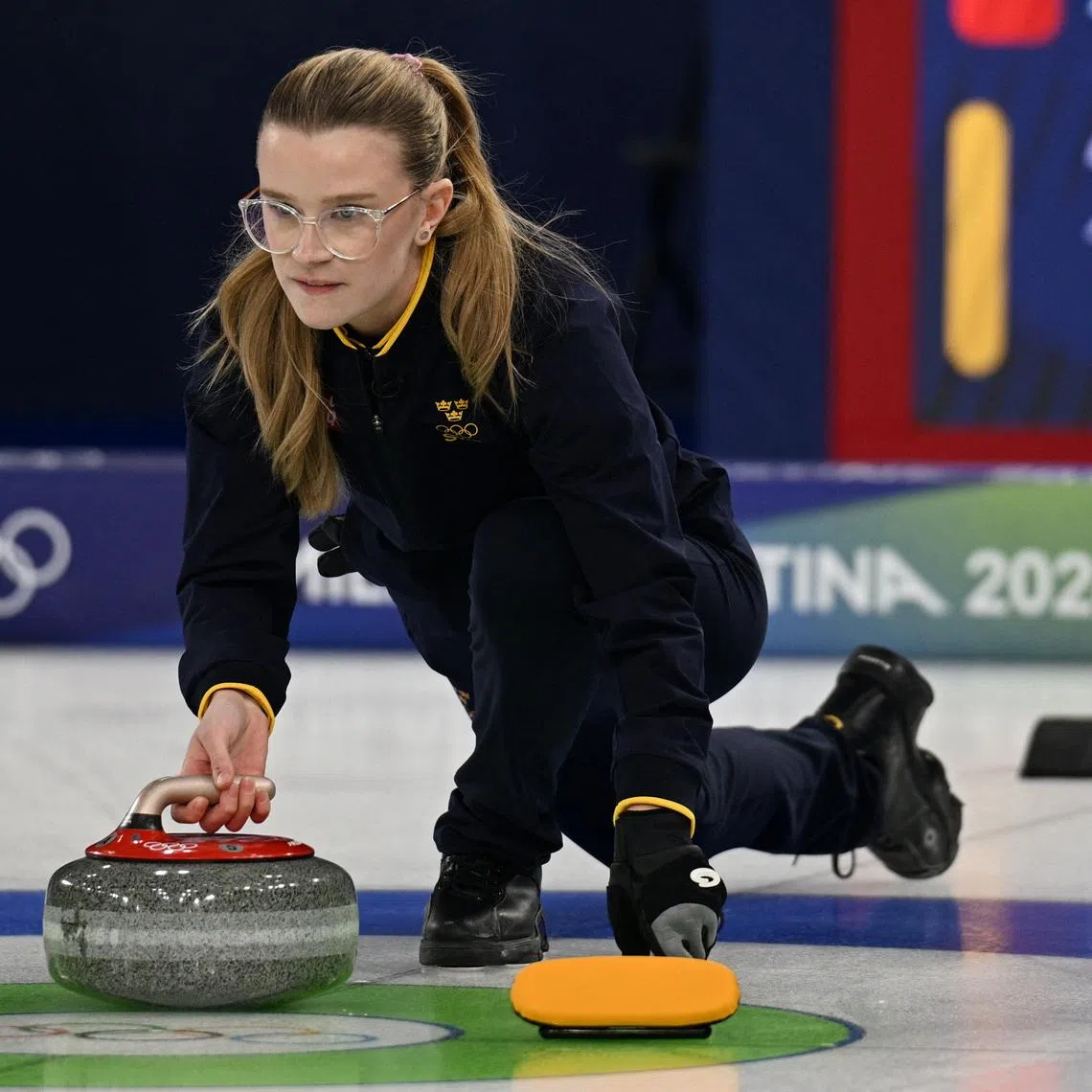 Milano Cortina 2026 Olympics - Curling - Mixed Doubles Round Robin Session 1 - Sweden vs South Korea - Cortina Curling Olympic Stadium, Cortina d'Ampezzo, Italy - February 04, 2026. Isabella Wranaa of Sweden in action REUTERS/Jennifer Lorenzini