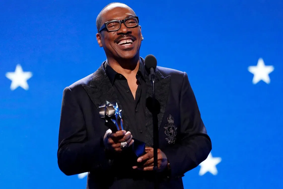 Eddie Murphy will accept a lifetime achievement honour at the Golden Globes in January.