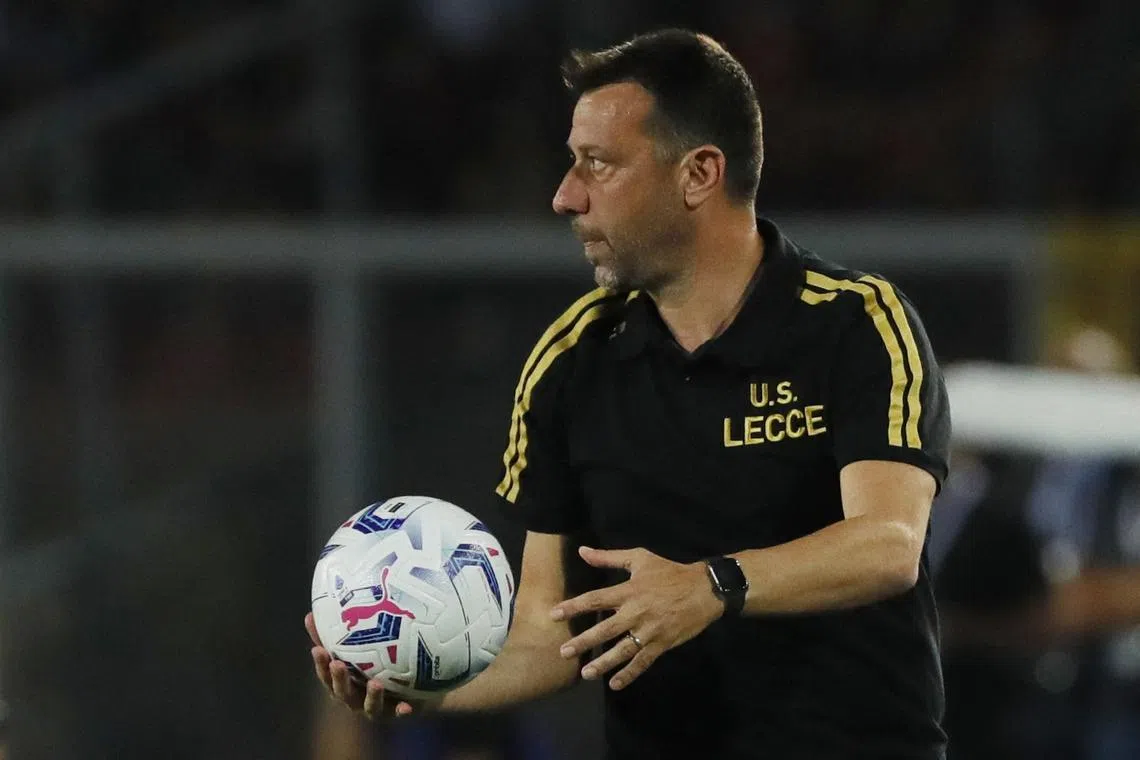 FILE PHOTO: Soccer Football - Serie A - Lecce v Lazio - Stadio Via del mare, Lecce, Italy - August 20, 2023  Lecce coach Roberto D'Aversa REUTERS/Ciro De Luca/File Photo