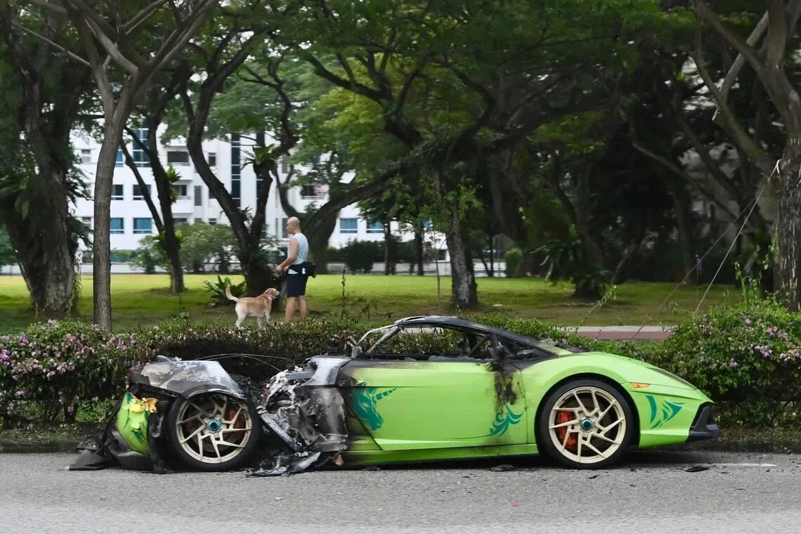 The fire, which involved the car’s engine compartment, was extinguished using a water jet.