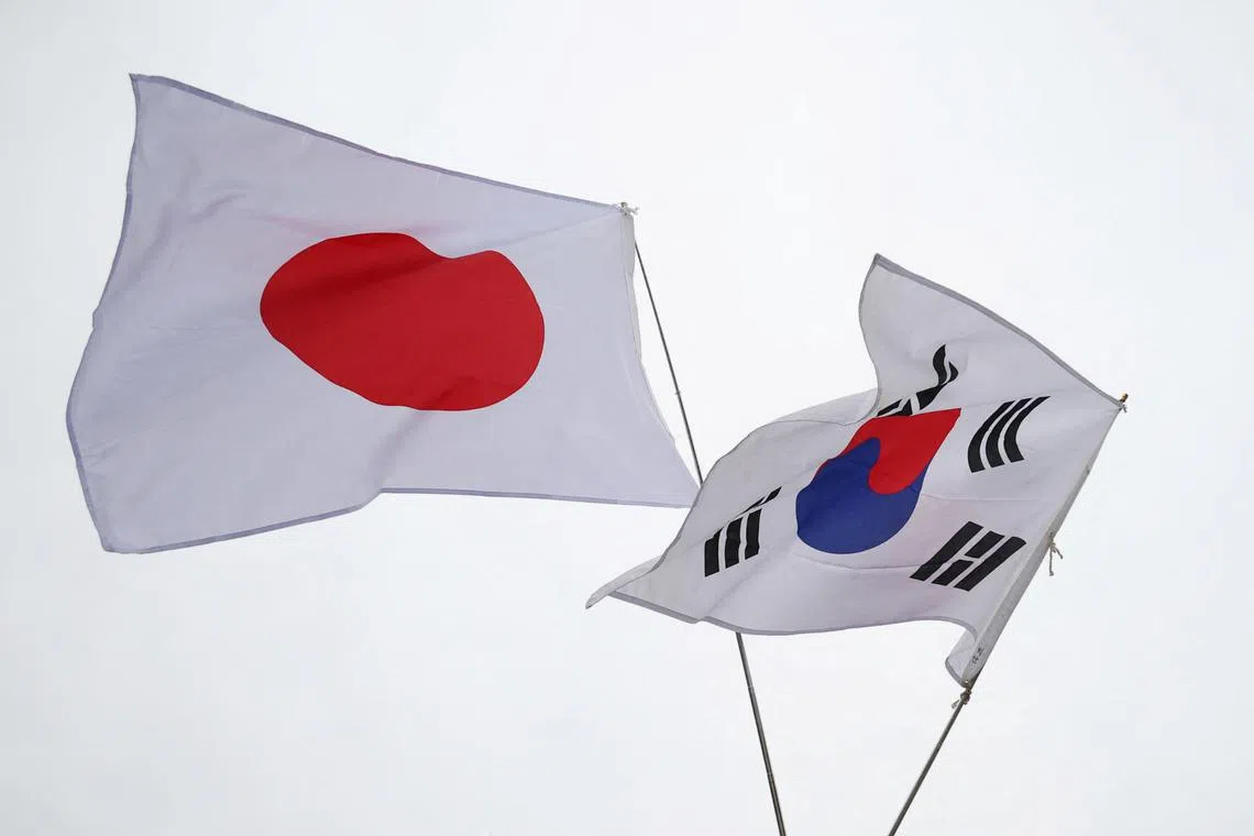 The finance ministers of Japan and South Korea are expected to agree on the need to restore a lapsed bilateral currency swop arrangement.