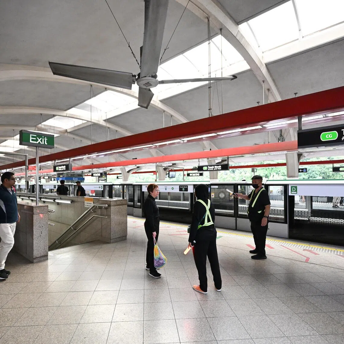 Minimal confusion among passengers was observed at Tanah Merah MRT station, where the station layout has changed. 