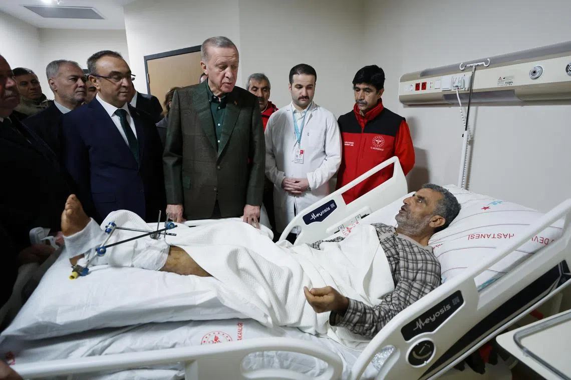 Turkish President Tayyip Erdogan visits a survivor at a hospital in the aftermath of a deadly earthquake in Kilis, Turkey February 9, 2023. Murat Cetinmuhurdar/Presidential Press Office/Handout via REUTERS ATTENTION EDITORS - THIS PICTURE WAS PROVIDED BY A THIRD PARTY. NO RESALES. NO ARCHIVES.