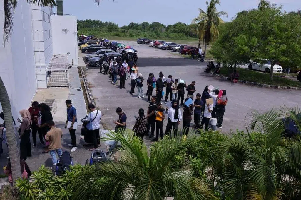 Over 1,000 job seekers form 2km-long queue in Malaysia to get jobs with starting salary of $1,100