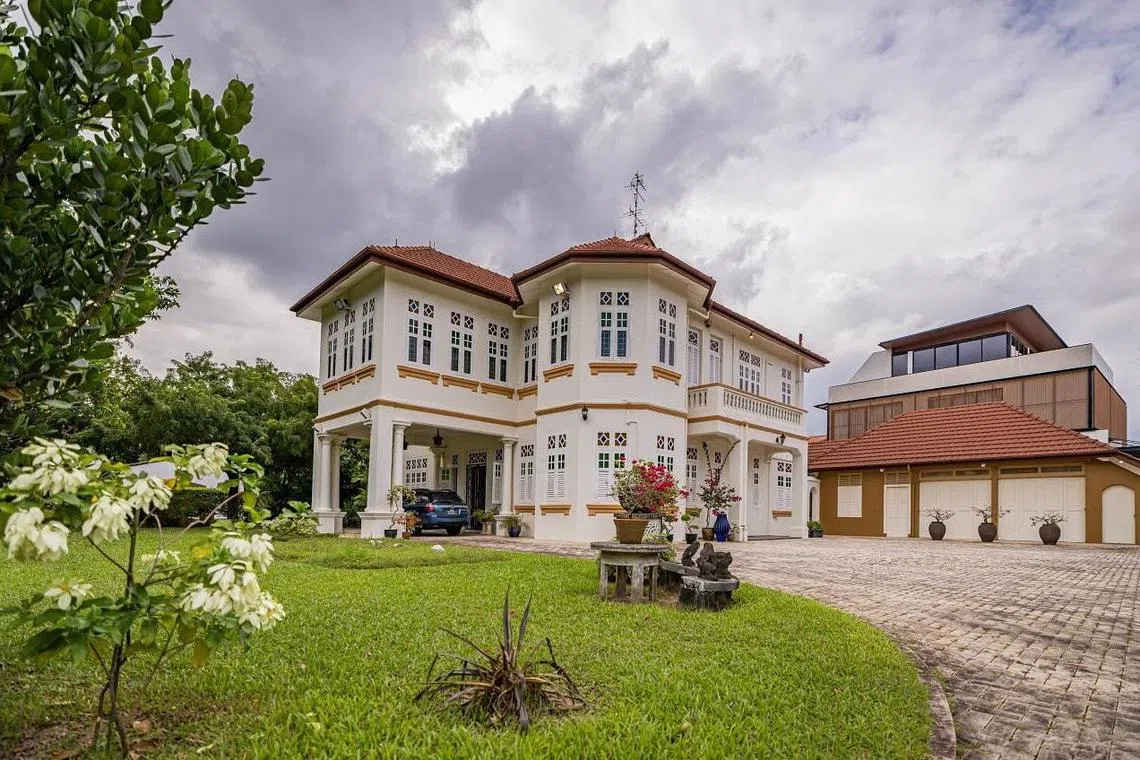 The two-storey bungalow has a land size of 2,977.7 square metres and is built on a large regular-shaped corner plot.