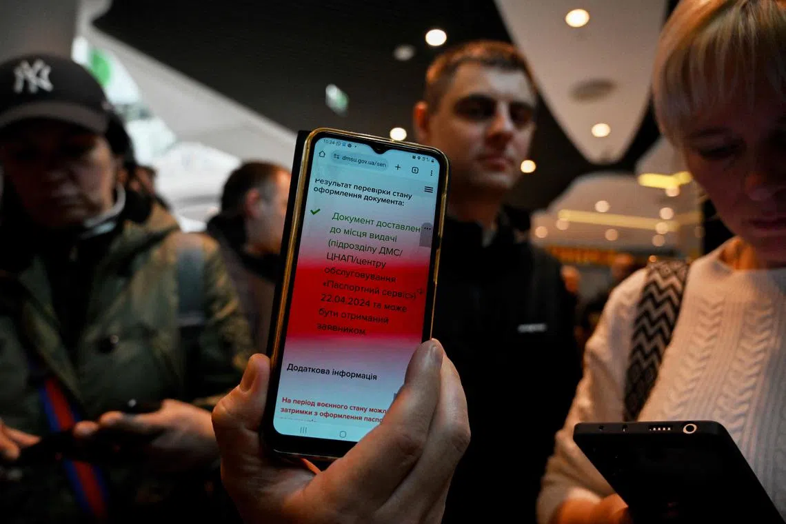 Ukrainian authorities said on April 23 that they were “temporarily” blocking men aged 18 to 60 from accessing consular services, in a bid to force them to return home and bolster troop numbers.