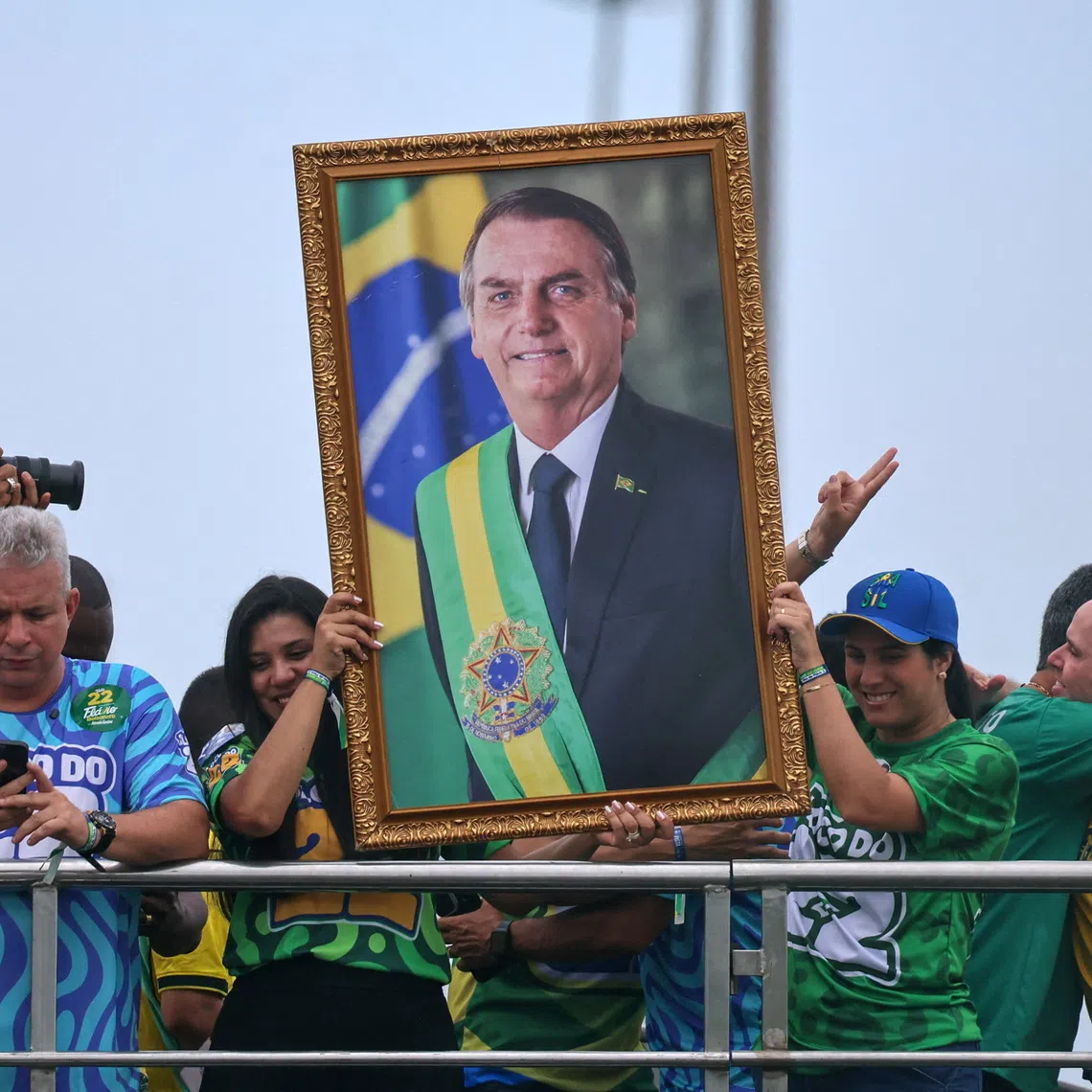 People hold up a portrait of former Brazilian President Jair Bolsonaro during the closing presidential campaign rally of his son Flavio Bolsonaro, from the Liberal Party (PL), ahead of the presidential runoff, in Rio de Janeiro, Brazil, October 24, 2026. REUTERS/Raquel Cunha