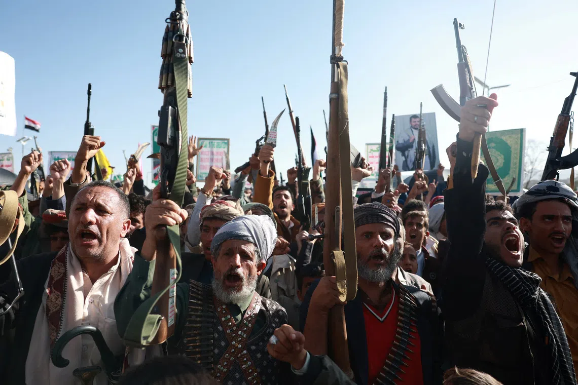 Houthi supporters rally to show support for the movement as fighting intensifies across several Yemeni fronts, in Sanaa, Yemen October 9, 2026. REUTERS/Mohammed al-Mahdi