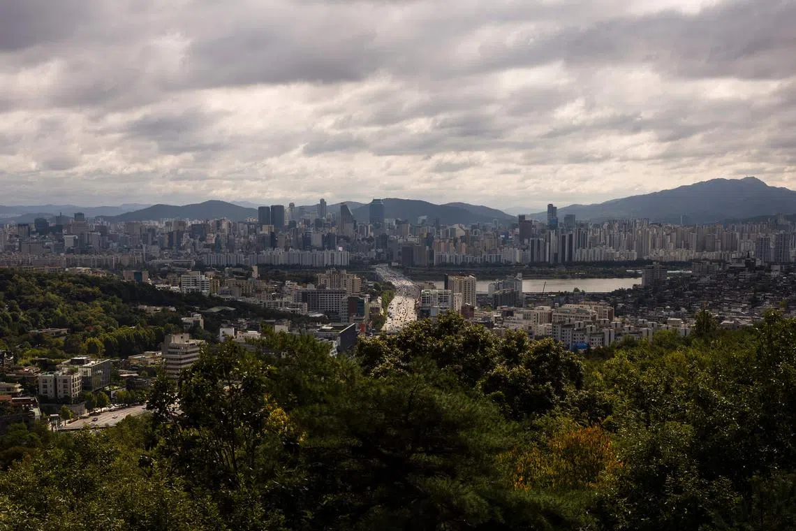 The Seoul Metropolitan Government aims to shift its current suicide prevention policy, which currently solely focuses on high-risk groups, to addressing the broader public.