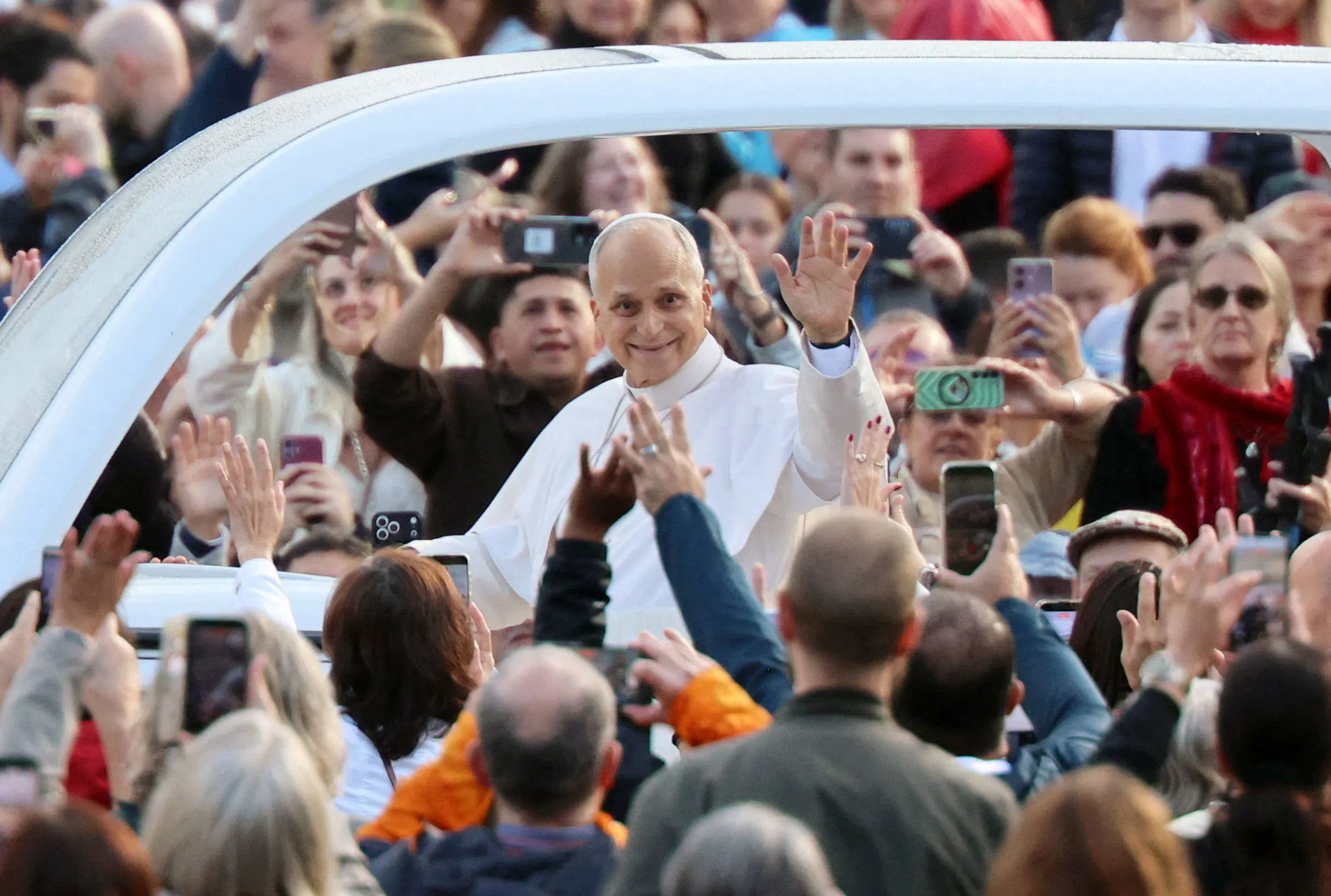 Pope Leo greets faithful as he arrives to hold his first weekly general audience in St. Peter's Square since cancer surgery, at the Vatican, October 21, 2026. REUTERS/Yara Nardi
