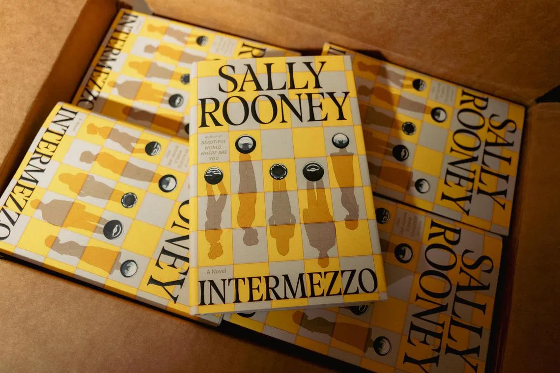 Books by female authors are one of the hallmarks of the performative male.