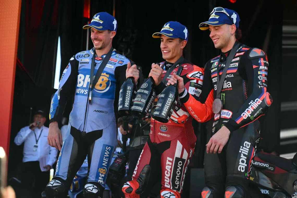 Winner Team Ducati Lenovo Team's Marc Marquez (C) celebrates on the podium with second placed Team Gresini Racing MotoGP's Alex Marquez (L) and third placed Team Aprilia Racing's Marco Bezzecchi after the sprint race of the MotoGP Aragon Grand Prix at the Motorland circuit in Alcaniz, northeastern Spain, on August 29, 2026. (Photo by JOSE JORDAN / AFP)