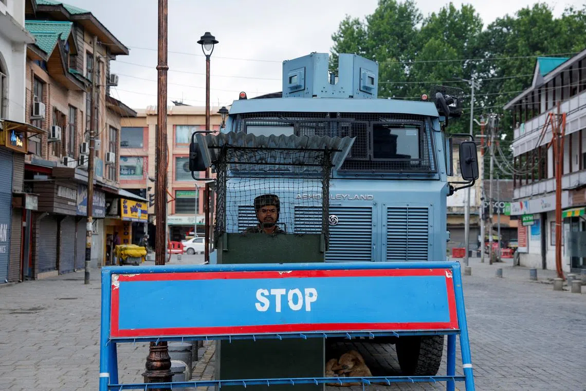FILE PHOTO: An Indian security personnel stands guard on a street, following clashes between India and Pakistan, in Srinagar, Kashmir May 9, 2025. REUTERS/Sharafat Ali/File Photo