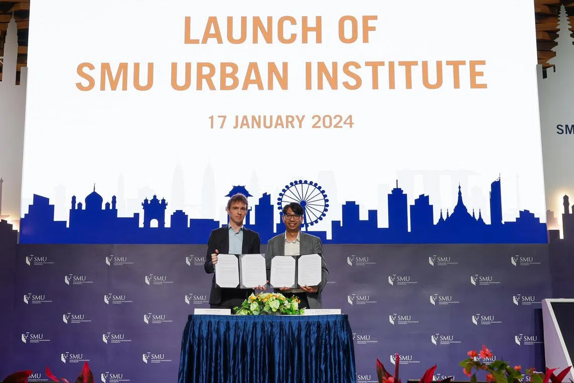 ST20240117_202498378342: Gin Tay/ pixurban/ Thian Wen Li/

(L-R): Signing of MOU by SMU Urban Institute Director Assoc Prof Orlando Woods; and Assistant Professor Asan Suwanarit Faculty of Architecture and Planning, Thammasat University; at Yong Pung How School of Law on Jan 17, 2024.