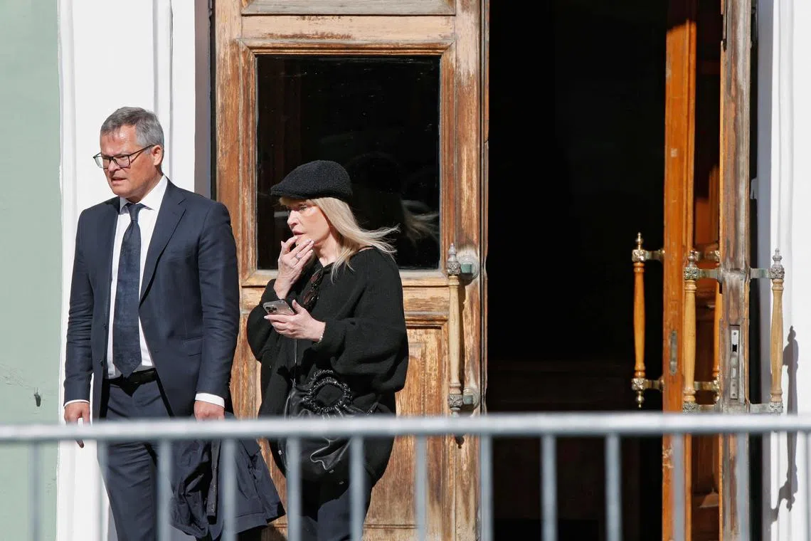 FILE PHOTO: Russian singer Alla Pugacheva walks outside the Column Hall of the House of Unions in Moscow, Russia September 3, 2022. REUTERS/Shamil Zhumatov/File Photo