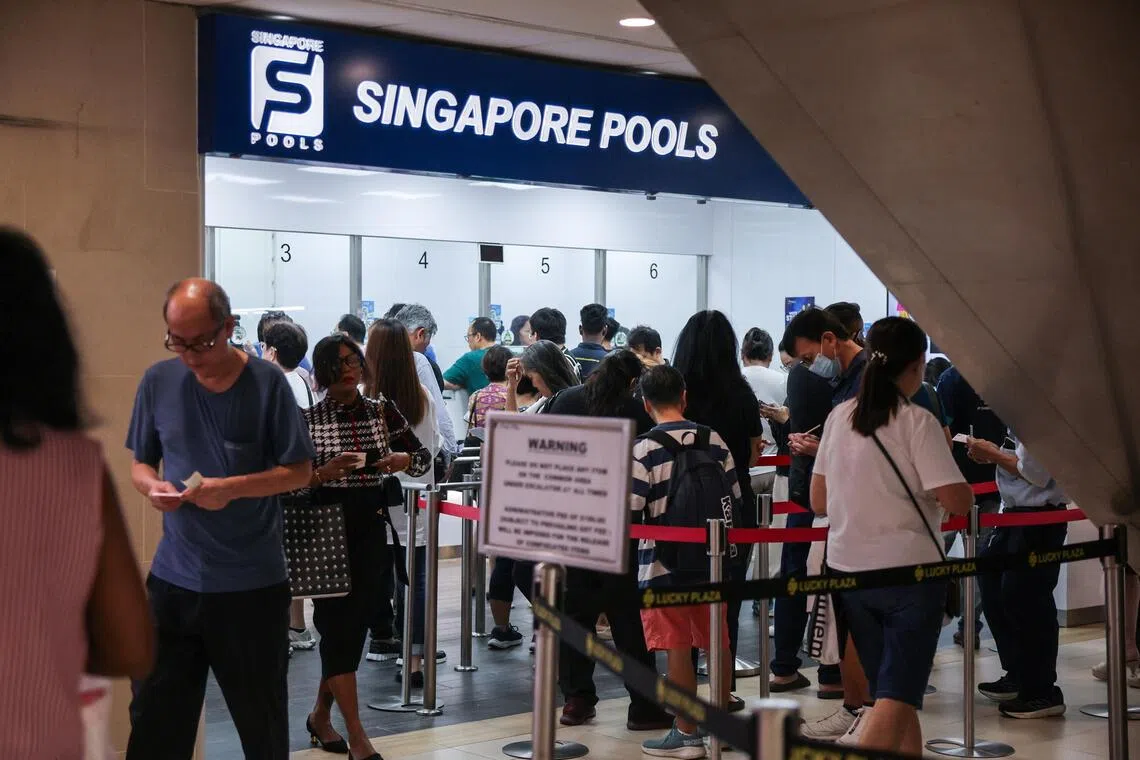 Punters queuing at a Singapore Pools branch in Lucky Plaza on Nov 6.
