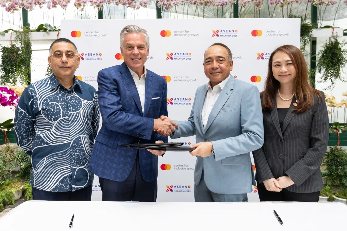 Vice chairman and president of Mastercard Strategic Growth Jon Huntsman (second from left) and chairman of Asean Business Advisory Council Malaysia Tan Sri Nazir Razak (second from right) at the signing ceremony to host the Mastercard Asean Inclusive Growth Summit across South-east Asia over the next three years.