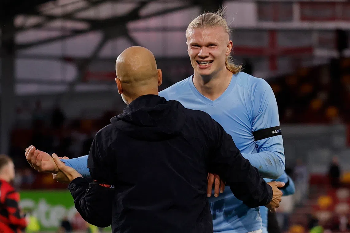 Soccer Football - Premier League - Brentford v Manchester City - GTech Community Stadium, London, Britain - October 5, 2025 Manchester City's Erling Haaland and Manchester City manager Pep Guardiola celebrate after the match Action Images via Reuters/Andrew Couldridge