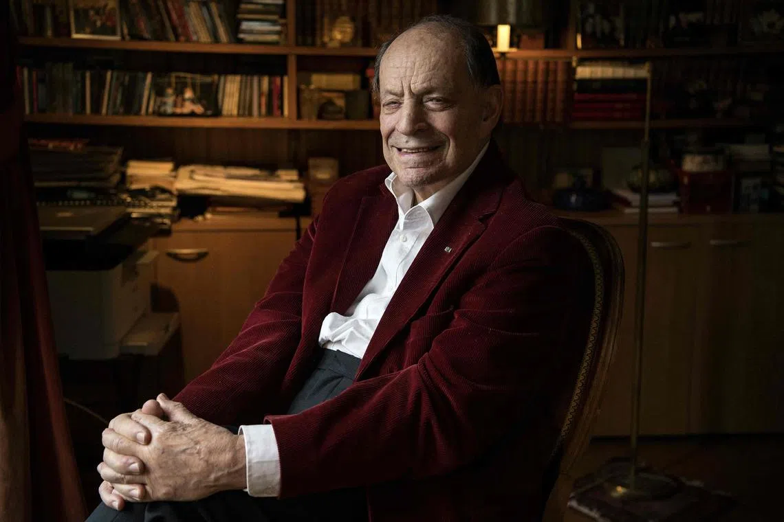 Musician Charles Dumont, composer of Edith Piaf's legendary Non, Je Ne Regrette Rien, died in Paris at the age of 95, his partner Florence announced to AFP. 