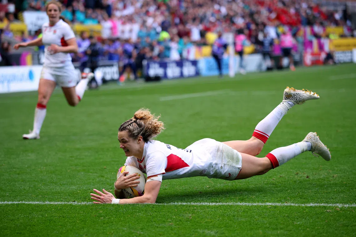 Rugby - Women's World Cup 2025 - Semi Finals - France v England - Ashton Gate, Bristol, Britain - September 20, 2025 England's Ellie Kildunne scores their fourth try Action Images via Reuters/Andrew Boyers