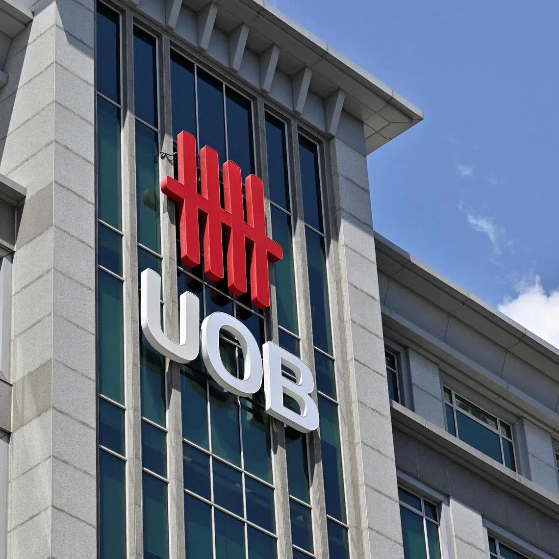 Allianz Global Investors to acquire UOB’s asset management business across eight Asian markets, including Singapore.