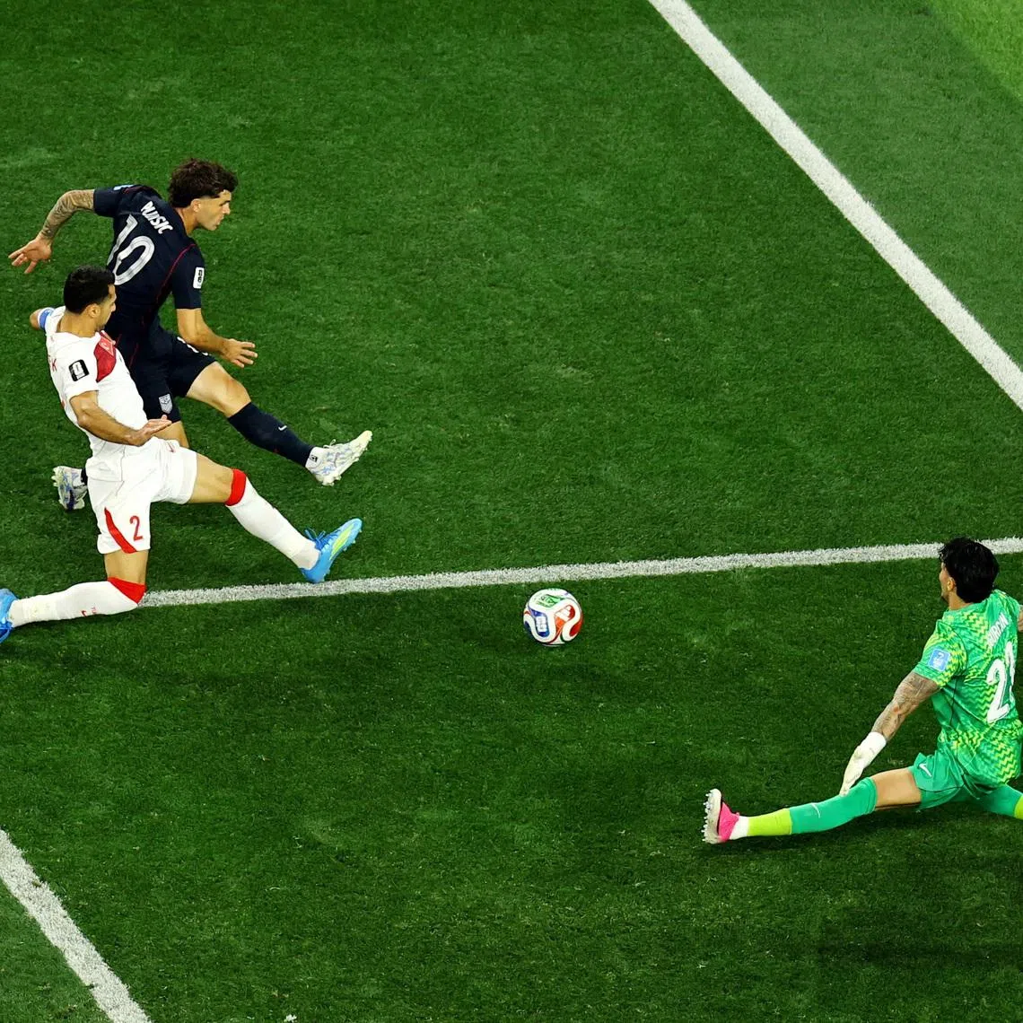 Soccer Football - FIFA World Cup 2026 - Group D - Turkey v United States - Los Angeles Stadium, Inglewood, California, U.S. - June 25, 2026 Christian Pulisic of the U.S. shoots at goal before Turkey's Ugurcan Cakir makes a save REUTERS/Daniel Cole