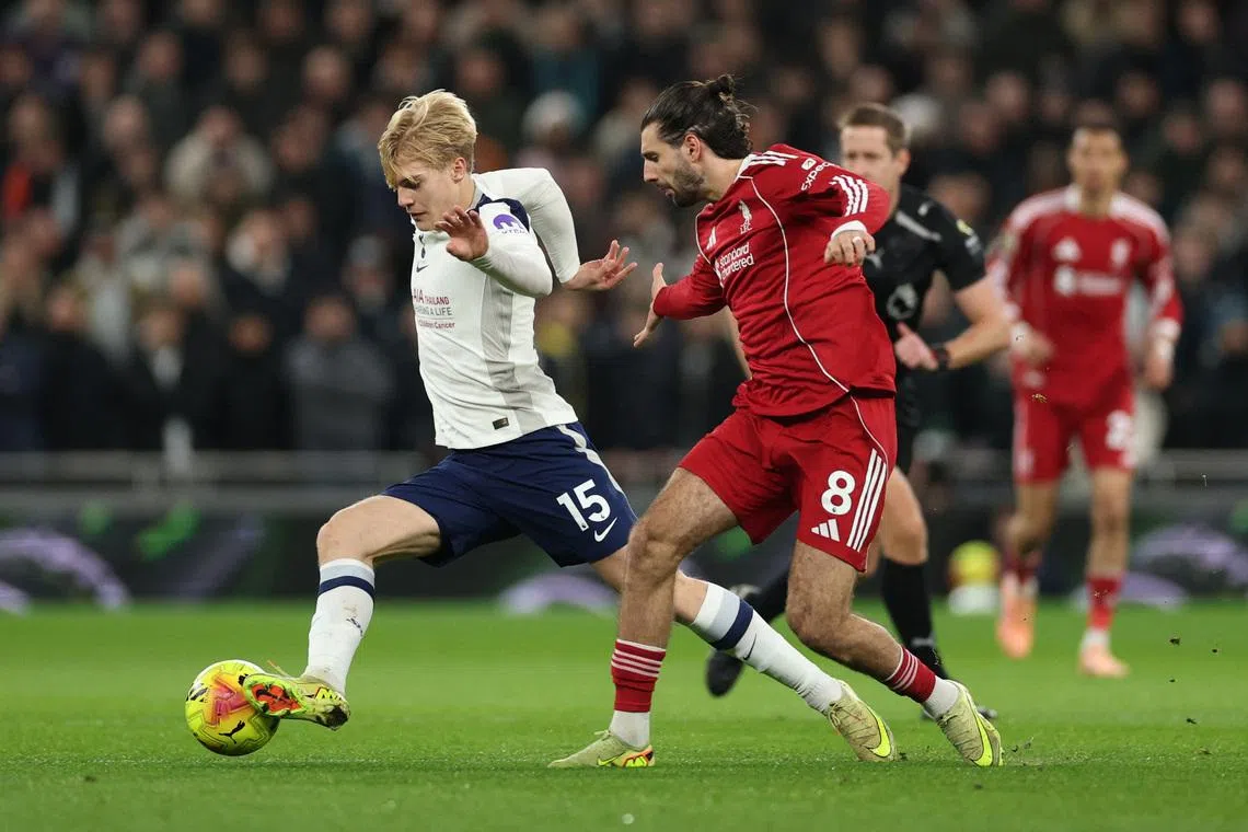 Soccer Football - Premier League - Tottenham Hotspur v Liverpool - Tottenham Hotspur Stadium, London, Britain - December 20, 2025 Tottenham Hotspur's Lucas Bergvall in action with Liverpool's Dominik Szoboszlai. Action Images via Reuters/John Sibley