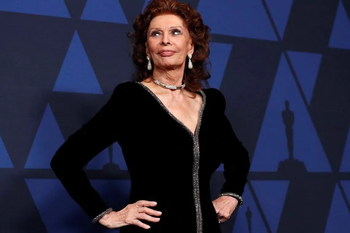 FILE PHOTO: 2019 Governors Awards - Arrivals - Hollywood, California, U.S., October 27, 2019 - Sophia Loren. REUTERS/Mario Anzuoni/File Photo