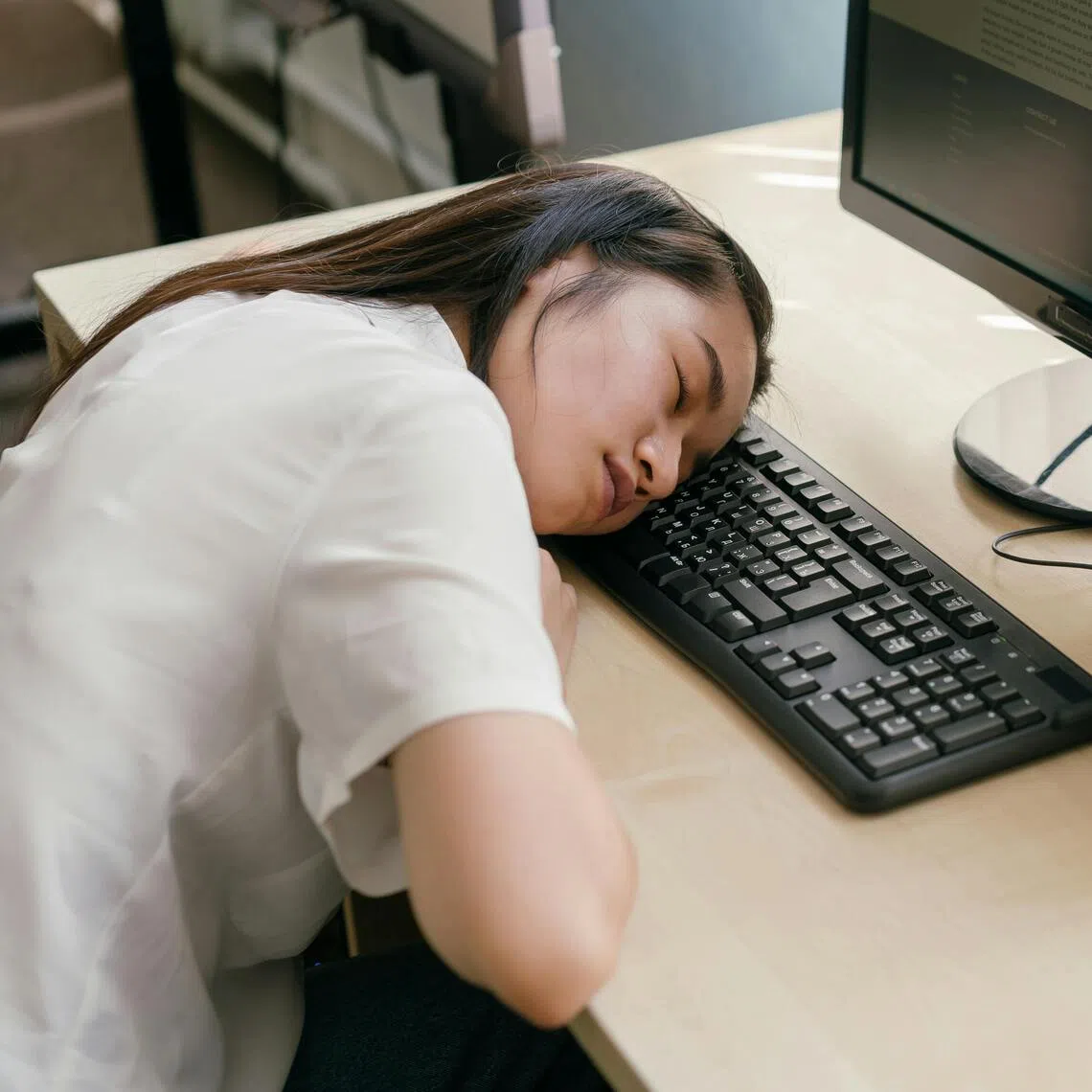 Chinese companies  have dedicated hours during which the office lights are dimmed, fold-out beds are rolled out and lunches are slept off.