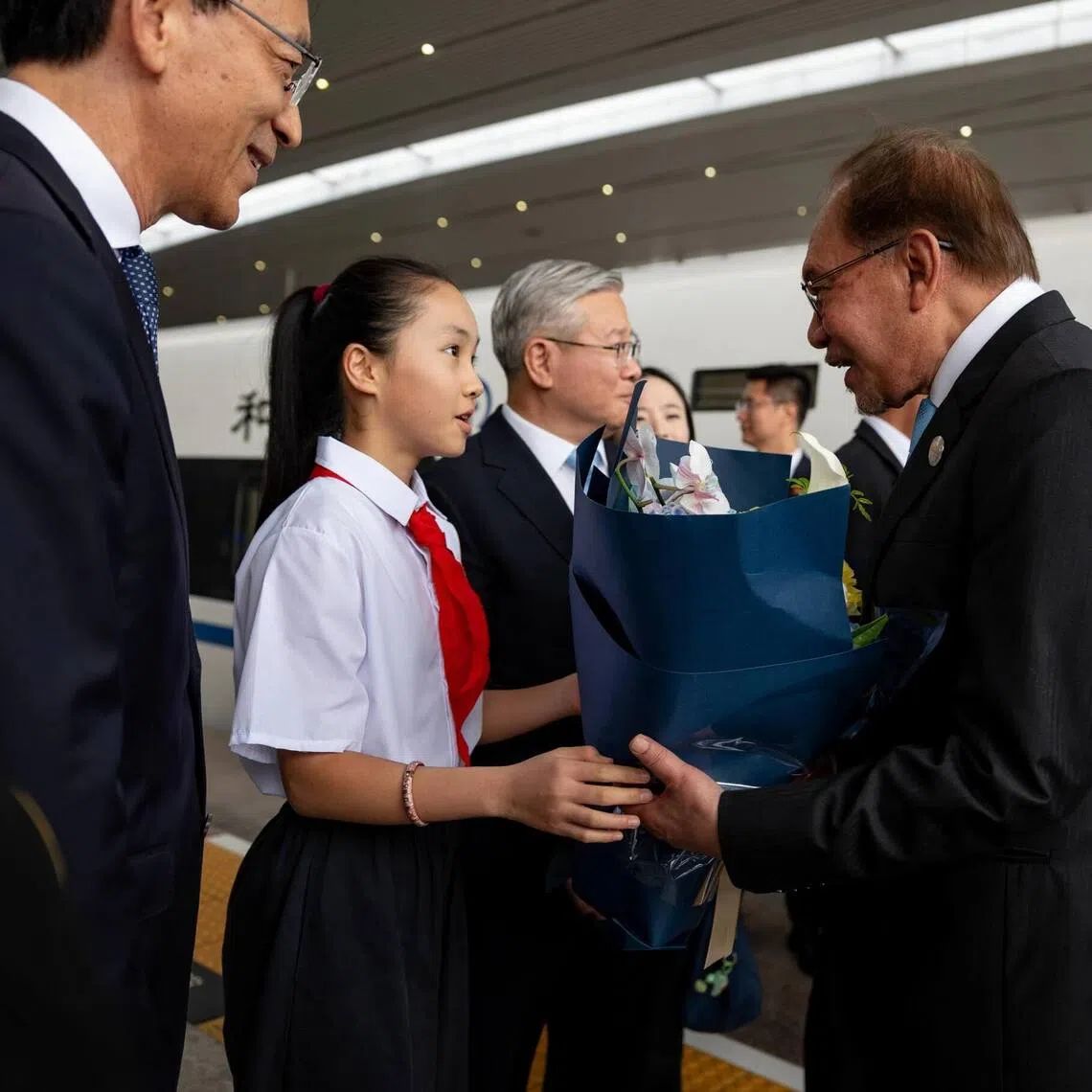 Anthony Loke (first from right) had accompanied Anwar Ibrahim (second from right) on his three-day working visit to Shanghai and Hangzhou. 