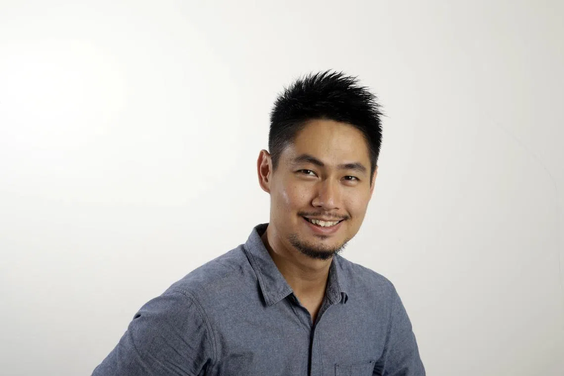 Chief Straits Times photojournalist Kevin Lim was given the Nanyang Alumni Achievement Award by the Nanyang Technological University.