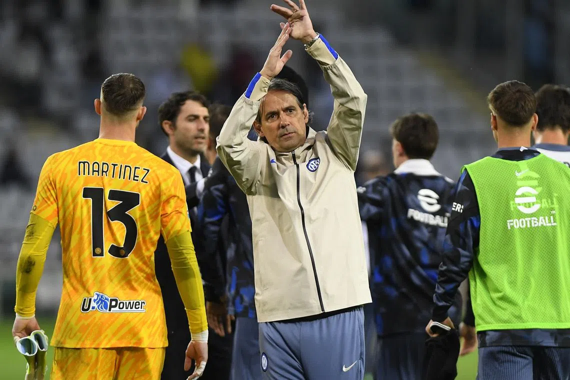 Soccer Football - Serie A - Torino v Inter Milan - Stadio Olimpico Grande Torino, Turin, Italy - May 11, 2025 Inter Milan coach Simone Inzaghi applauds fans after the match REUTERS/Massimo Pinca