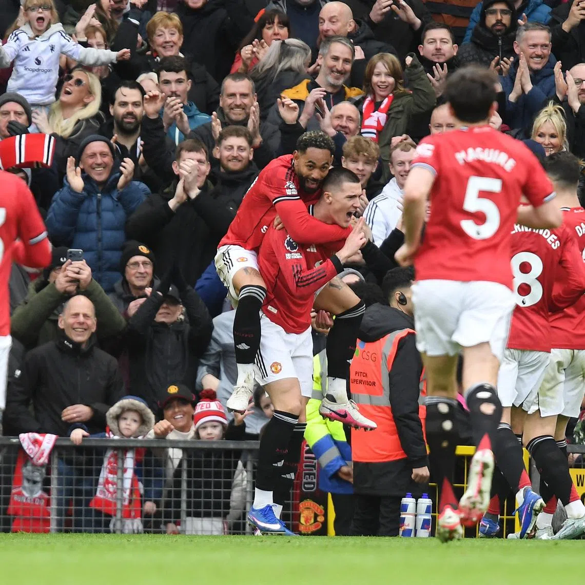 Soccer Football - Premier League - Manchester United v Aston Villa - Old Trafford, Manchester, Britain - March 15, 2026 Manchester United's Benjamin Sesko celebrates scoring their third goal with Matheus Cunha REUTERS/Peter Powell