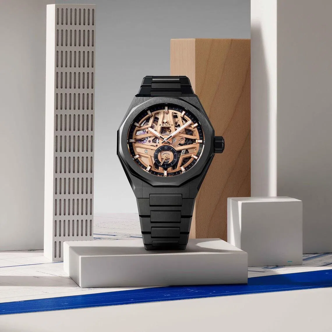 O Zenith Defy Skyline Skeleton possui uma caixa arquitetônica que parece o horizonte de uma cidade iluminada.