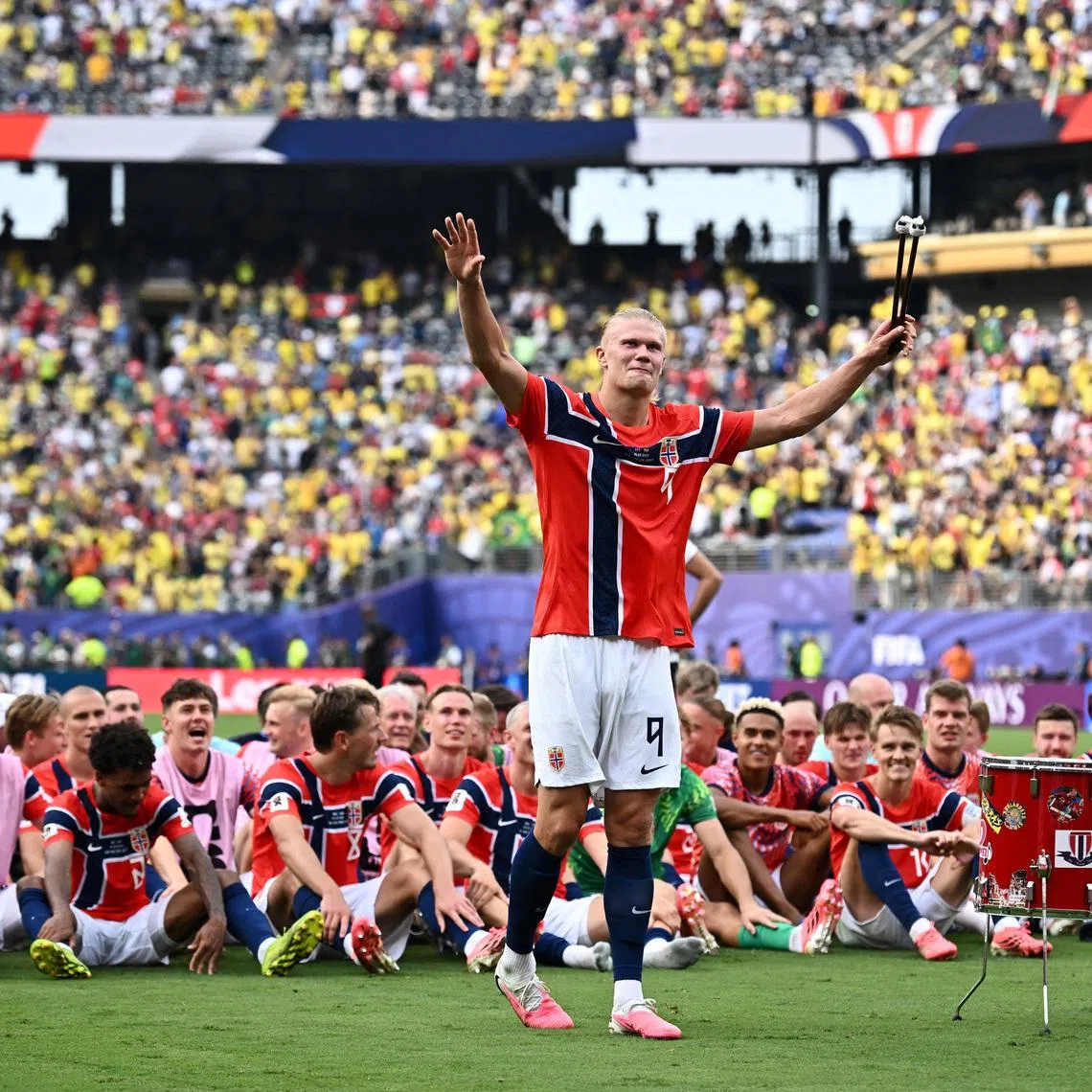 Soccer Football - FIFA World Cup 2026 - Round of 16 - Brazil v Norway - New York New Jersey Stadium, East Rutherford, New Jersey, U.S. - July 5, 2026 Norway's Erling Haaland with teammates celebrate after the match as Norway qualify for the quarter finals of the World Cup REUTERS/Dylan Martinez