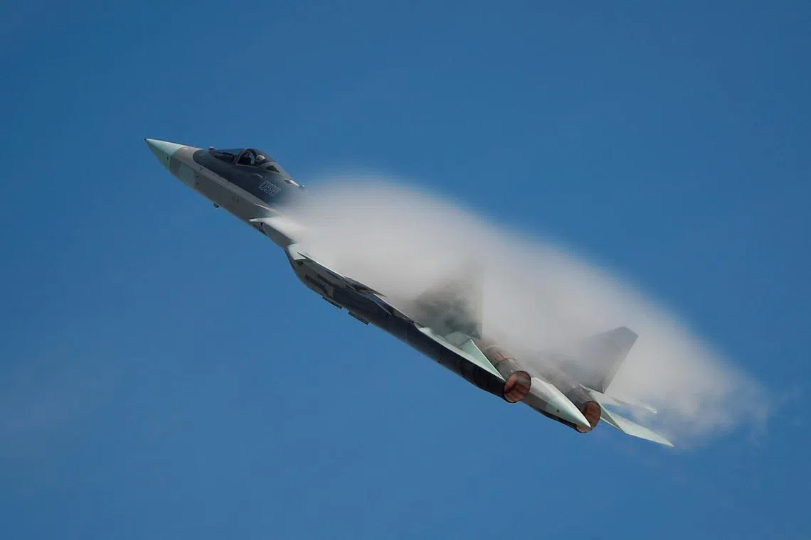 FILE PHOTO: Sukhoi Su-57 jet fighter performs during International military-technical forum \"Army-2020\" at Kubinka airbase in Moscow Region, Russia August 25, 2020. REUTERS/Maxim Shemetov/File Photo