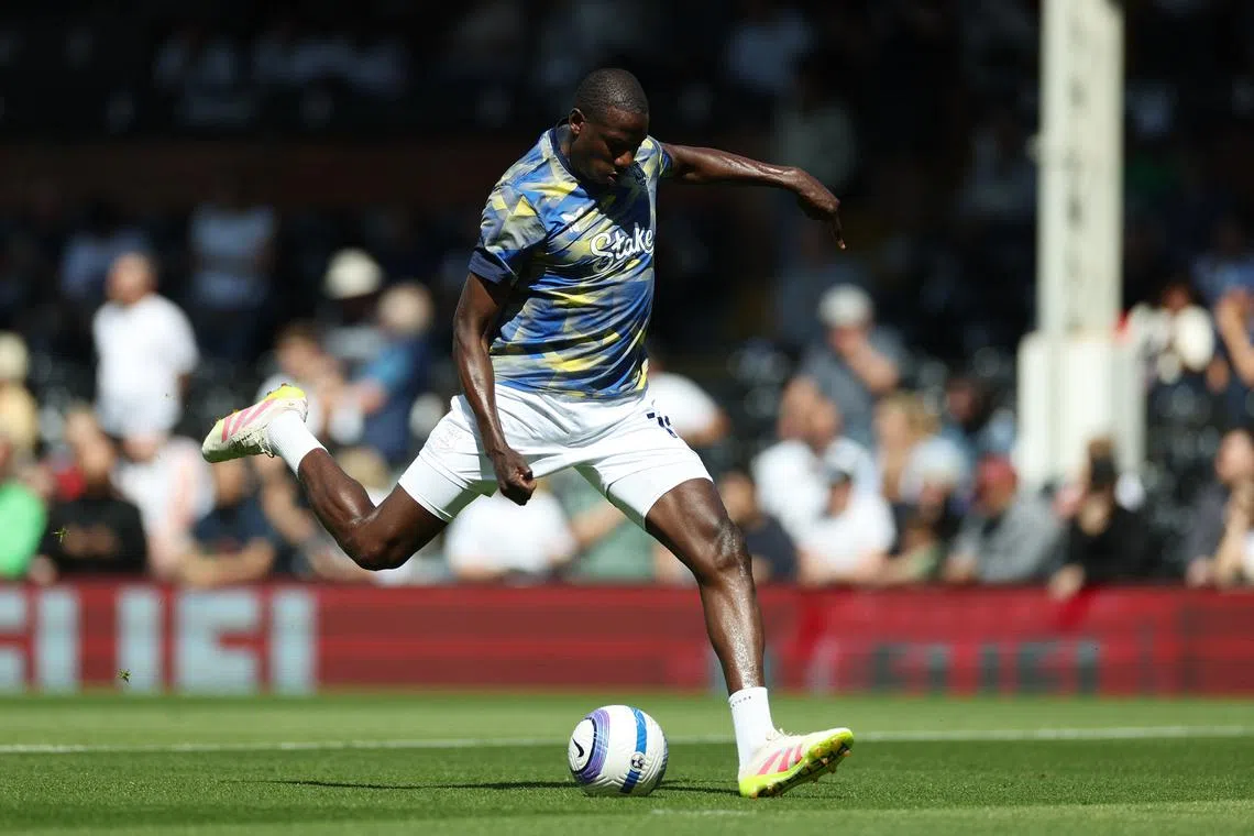 FILE PHOTO: Soccer Football - Premier League - Fulham v Everton - Craven Cottage, London, Britain - May 10, 2025 Everton's Abdoulaye Doucoure during the warm up before the match REUTERS/Isabel Infantes/File Photo