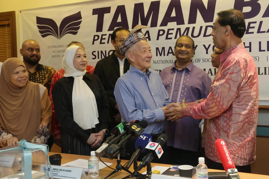 Presidential candidate Ng Kok Song (centre) speaking to Mr Abdul Halim Kader, president of Taman Bacaan, during his visit to the Singapore Malay Youth Library Association on Aug 23, 2023.