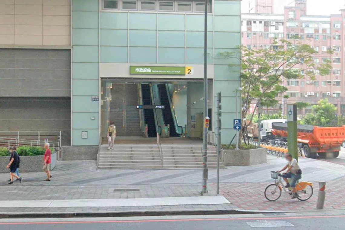 The man was eventually subdued and handed over to Taichung City Hall station staff.