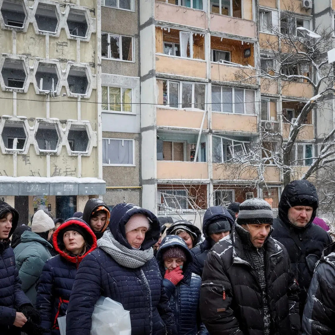 Residents queue to collect OSB boards to cover broken windows at their apartment building damaged during a Russian overnight drone strike, amid Russia's attack on Ukraine, in Kyiv, Ukraine February 5, 2026. REUTERS/Gleb Garanich     TPX IMAGES OF THE DAY