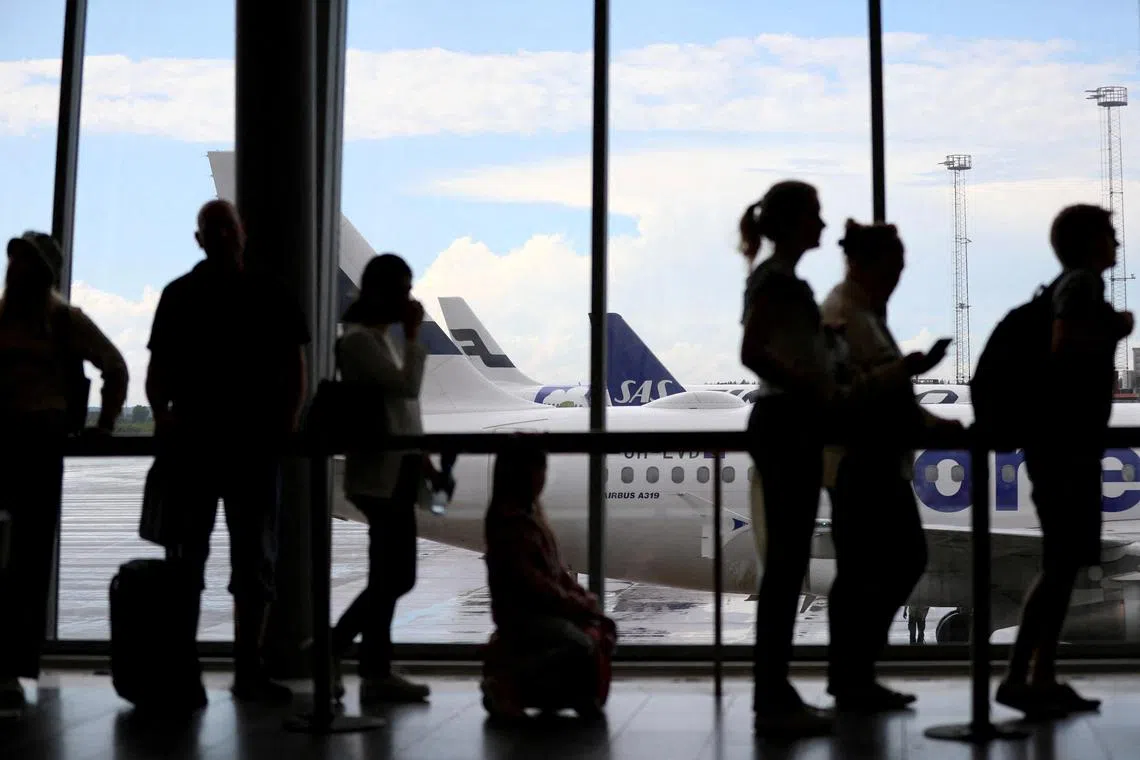 FILE PHOTO: People wait in line as pilots from Scandinavian airline SAS go on strike, at the Arlanda Airport, near Stockholm, Sweden July 4, 2022. TT News Agency/Ali Lorestani via REUTERS ATTENTION EDITORS - THIS IMAGE WAS PROVIDED BY A THIRD PARTY. SWEDEN OUT. NO COMMERCIAL OR EDITORIAL SALES IN SWEDEN./File Photo