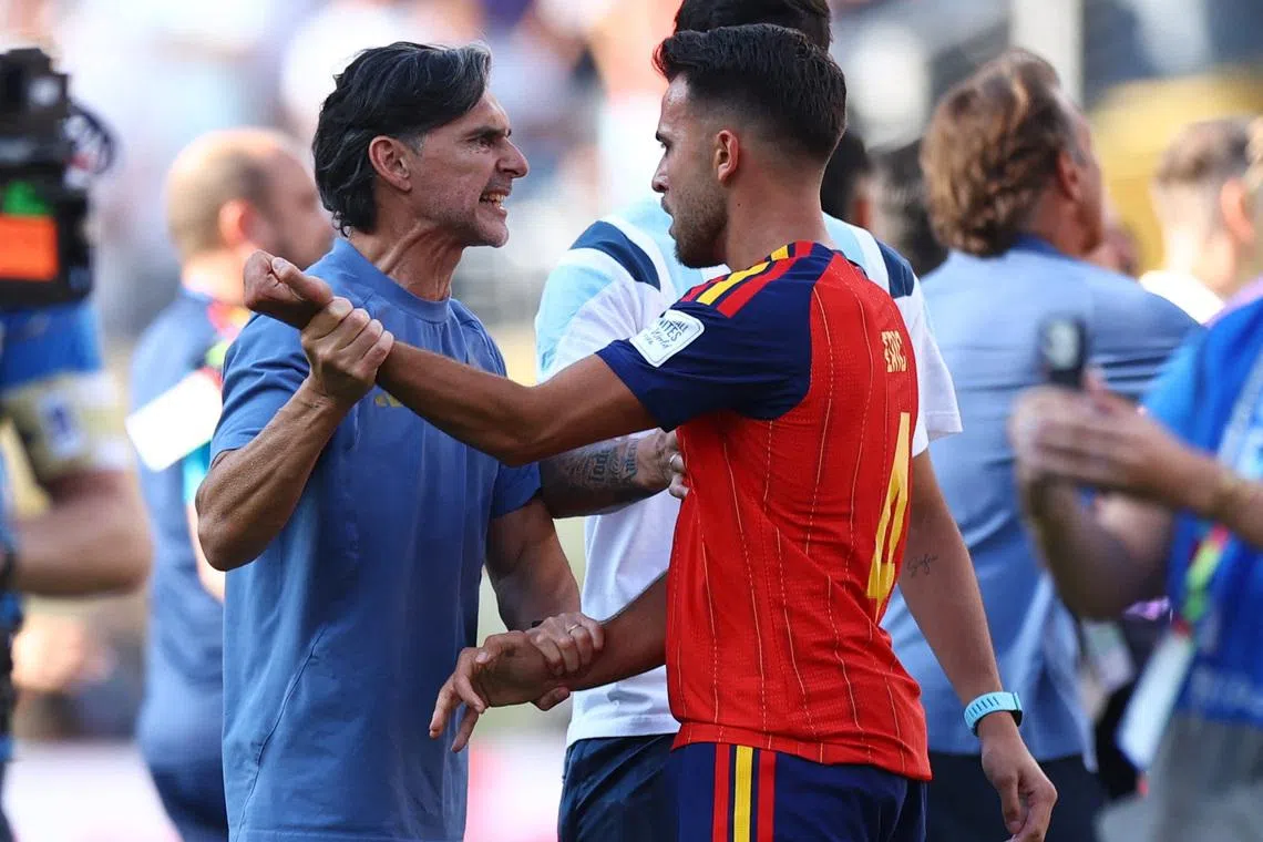 Soccer Football - FIFA World Cup 2026 - Final - Spain v Argentina - New York/New Jersey Stadium, East Rutherford, New Jersey, U.S. - July 19, 2026 Spain's Eric Garcia clashes with Argentina assistant coach Roberto Ayala at the end of the match REUTERS/Hannah Mckay