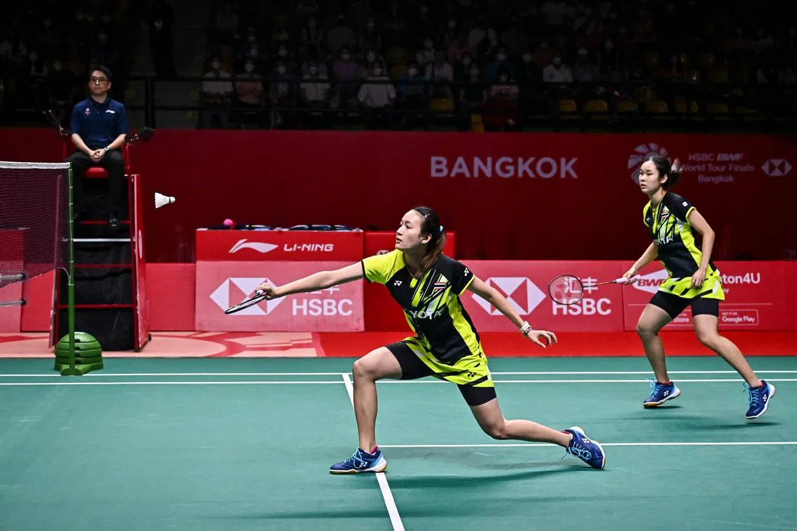 Thailand’s Benyapa Aimsaard and older sister Nuntakarn Aimsaard won the Thailand Masters women’s doubles title in Bangkok on Feb 5, 2023.