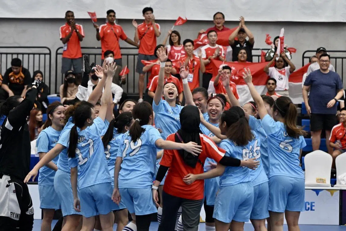 The Singapore women's floorballers celebrating their 4-2 win over Thailand in the SEA Games final on Tuesday.