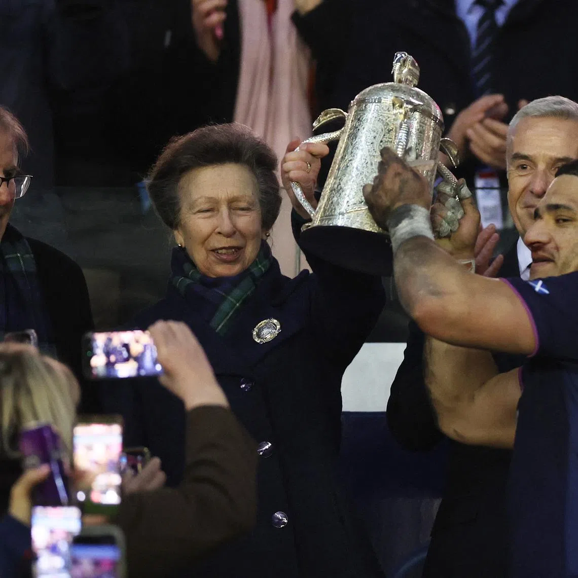 Rugby Union - Six Nations Championship - Scotland v England - Murrayfield Stadium, Edinburgh, Scotland, Britain - February 14, 2026 Scotland's Sione Tuipulotu receives the Calcutta Cup trophy from Britain's Princess Anne as he celebrates with teammates after victory over England REUTERS/Russell Cheyne