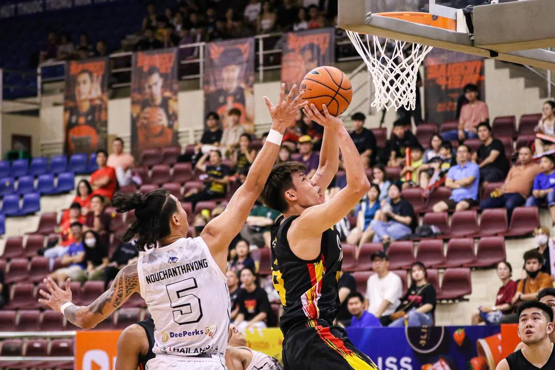 dlbas12 - Singapore Slingers forward Jackson Mah contributed 14 points and eight rebounds to help his team beat Bangkok Tigers 121-74 in an Asean Basketball League game in Ho Chi Minh City, Vietnam.




Credit: Singapore Slingers