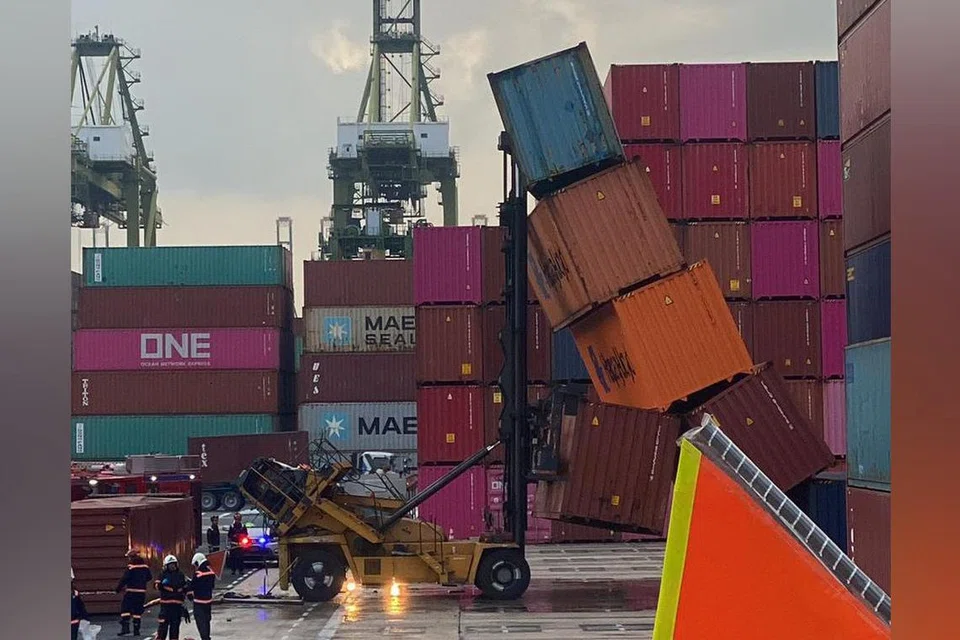 Container falls on forklift at Pasir Panjang Terminal, man taken to ...