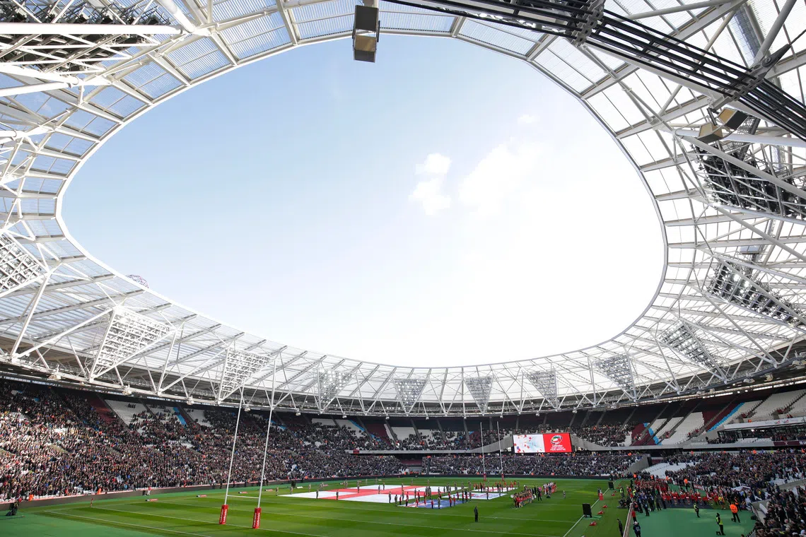 Britain Rugby League - England v Australia - 2016 Ladbrokes Four Nations - London Stadium - 13/11/16 General view during a minutes silence as part of remembrance commemorations before the match   Mandatory Credit: Action Images / Henry Browne Livepic