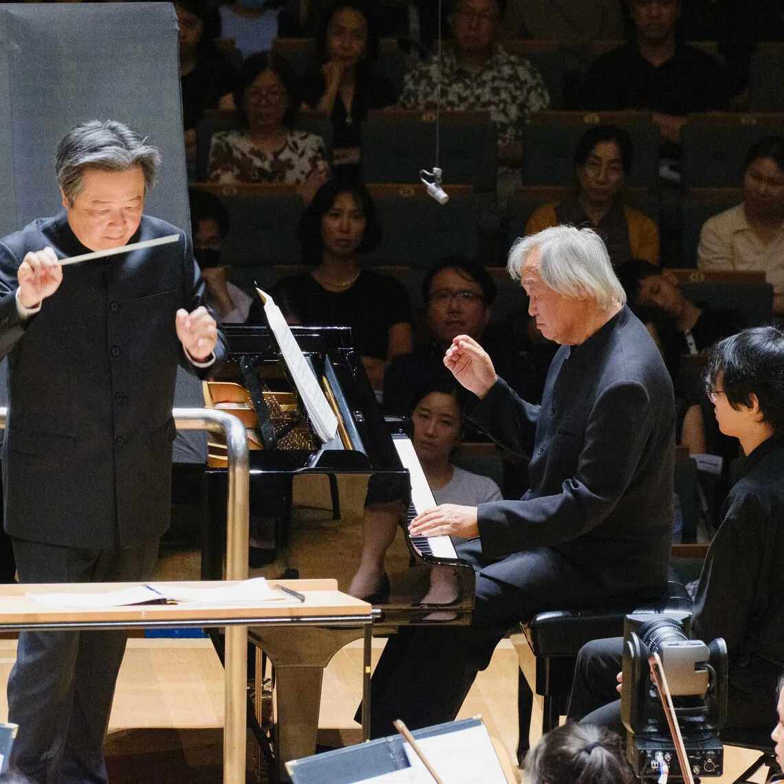 Korean pianist Kun-woo Paik played with the Orchestra of the Music Makers conducted by Chan Tze Law on Oct 31. 